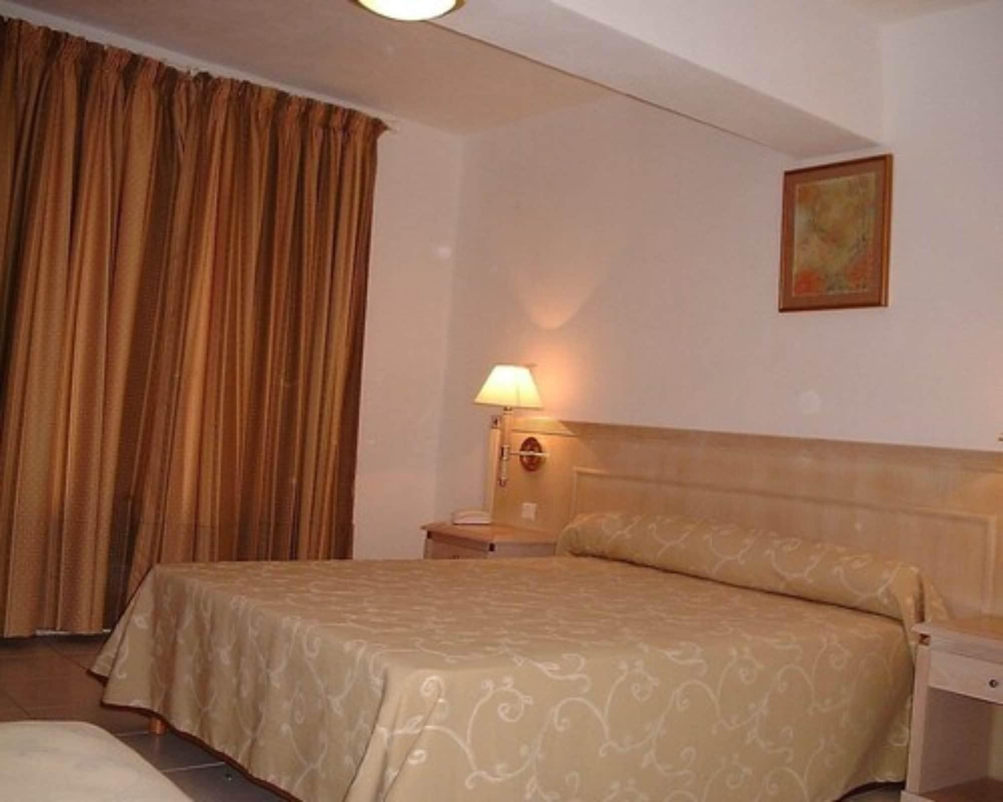 Hotel Residence San Pieru Tarcu Bagian luar foto