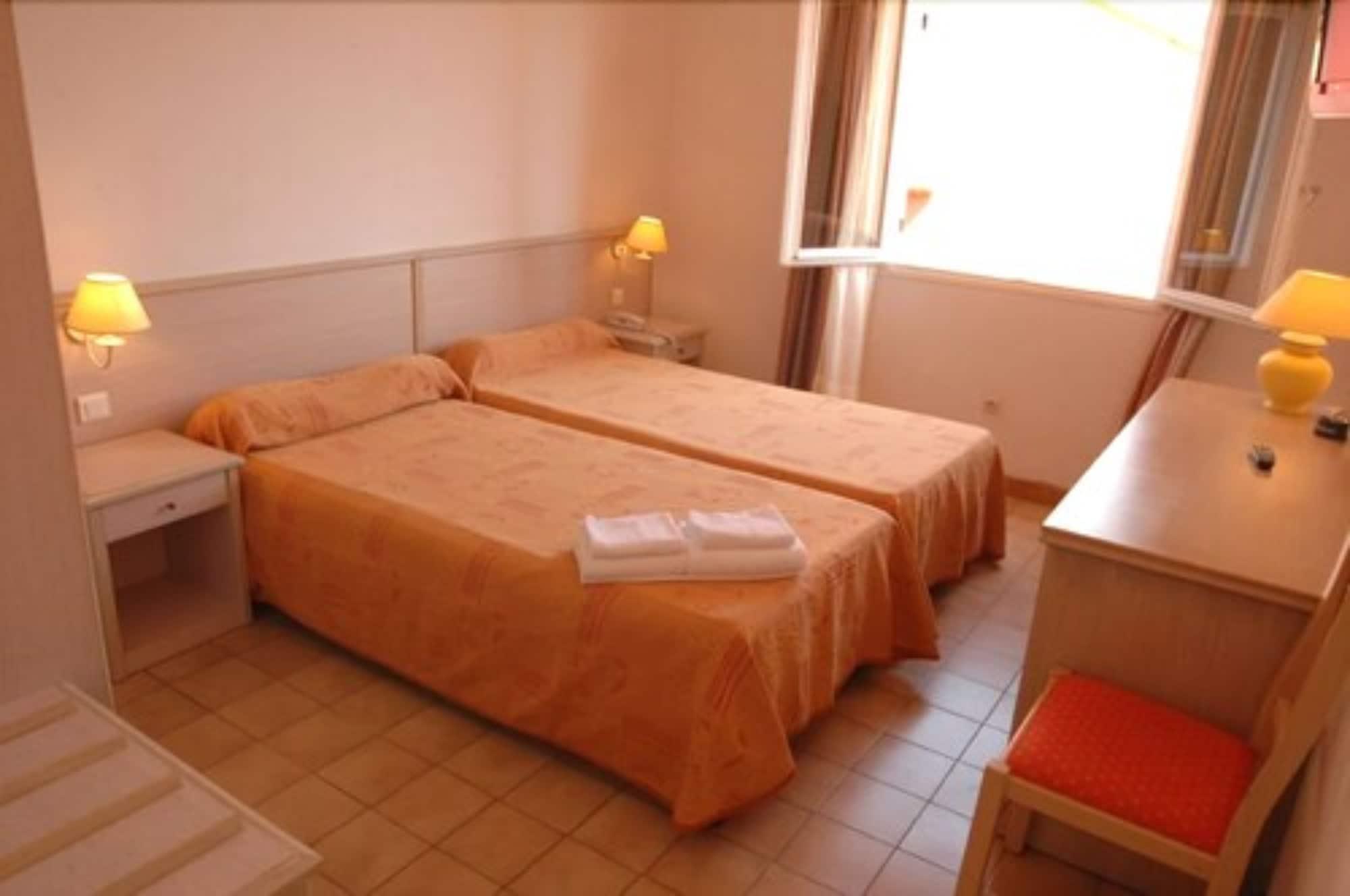 Hotel Residence San Pieru Tarcu Bagian luar foto