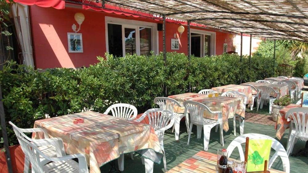 Hotel Residence San Pieru Tarcu Bagian luar foto